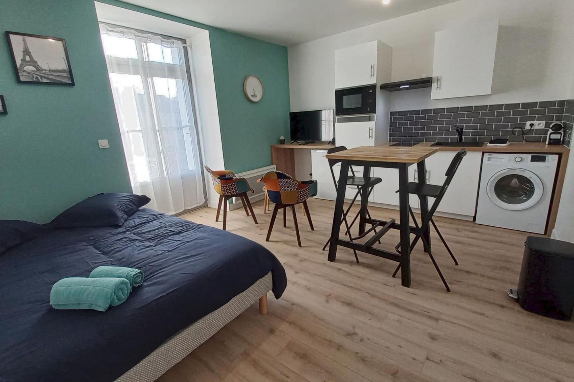 Apartment Centre ✰ Studio ✰ 24m² ✰ Cuisne ✰ Wifi ✰ Tout Neuf!