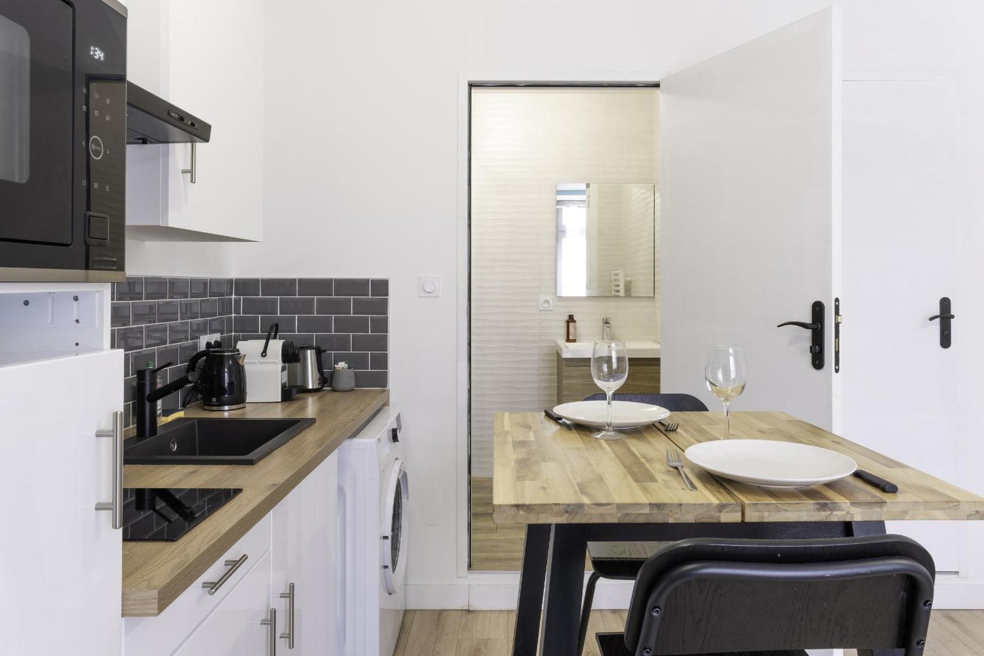 Apartment Centre ✰ Studio ✰ 24m² ✰ Cuisne ✰ Wifi ✰ Tout Neuf! Segre